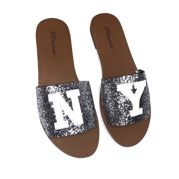 Breckelles NIB NY Slip On Silver Glitter Sandals ✨ - Picture 3 of 4